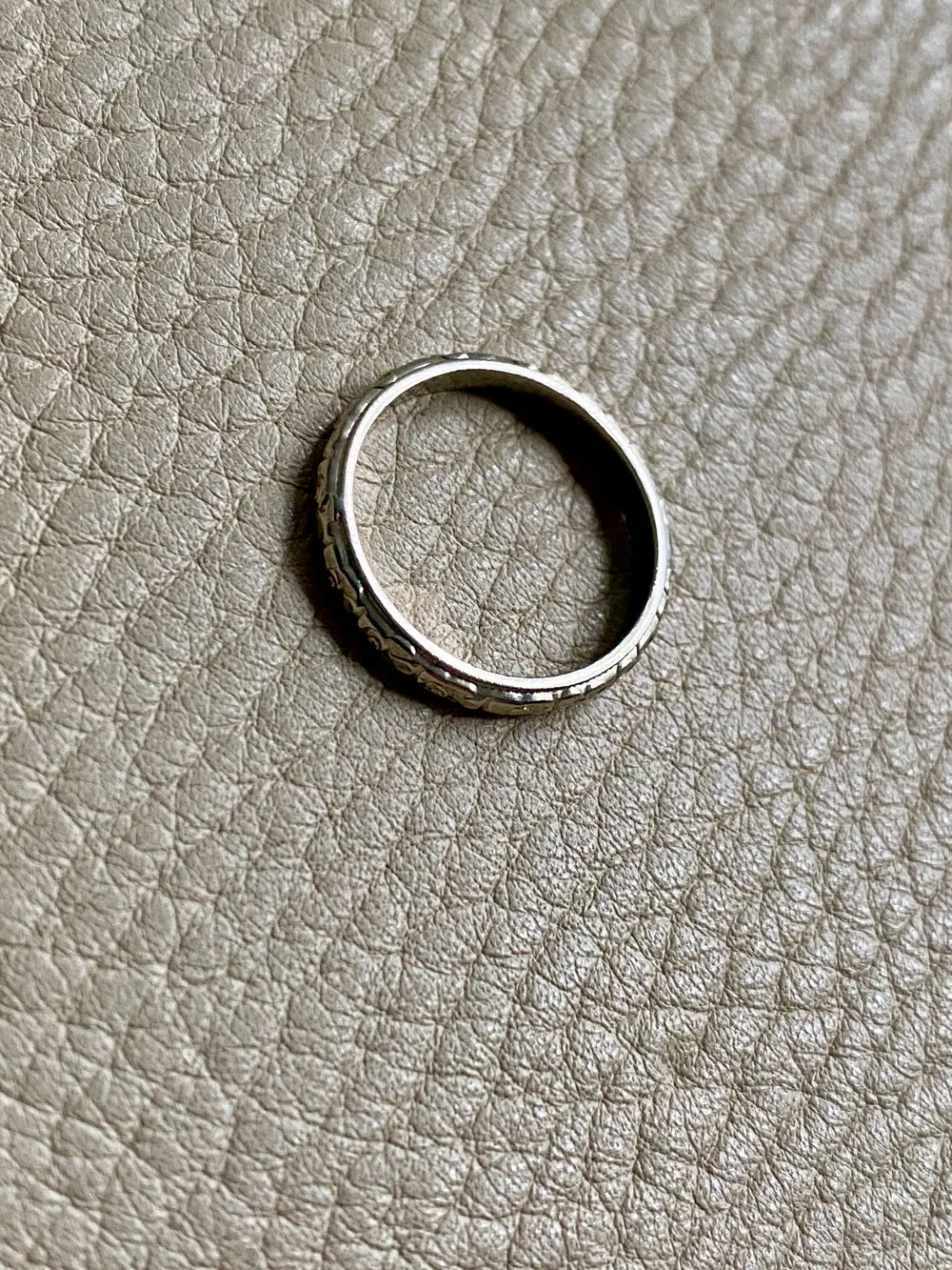 18k White Gold Vintage Wedding Band with Etched continuous Blossom Pattern- Zurich Band - size 5.75