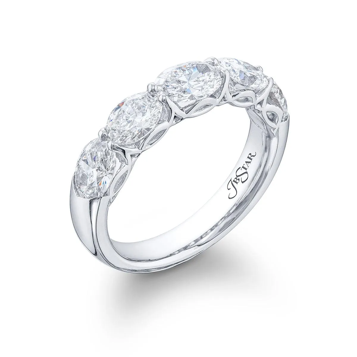 2.62ctw Oval Diamond Band