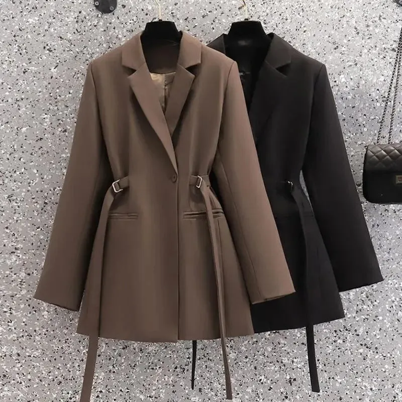 Adelaide – Timeless Women’s Blazer with Elegant Flair