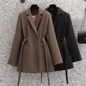 Adelaide – Timeless Women’s Blazer with Elegant Flair