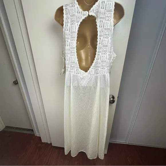 Adonna Cream/Off White Vintage Lacey Nylon Satin Back Cutout Night Gown NWT XL