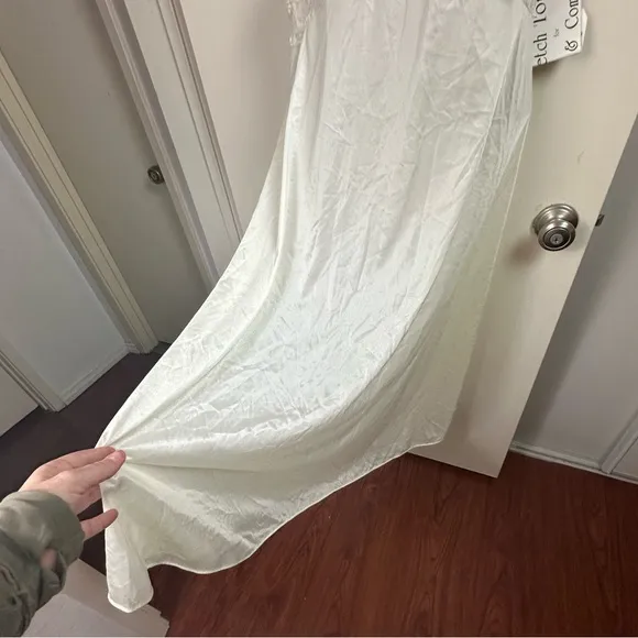 Adonna Cream/Off White Vintage Lacey Nylon Satin Back Cutout Night Gown NWT XL