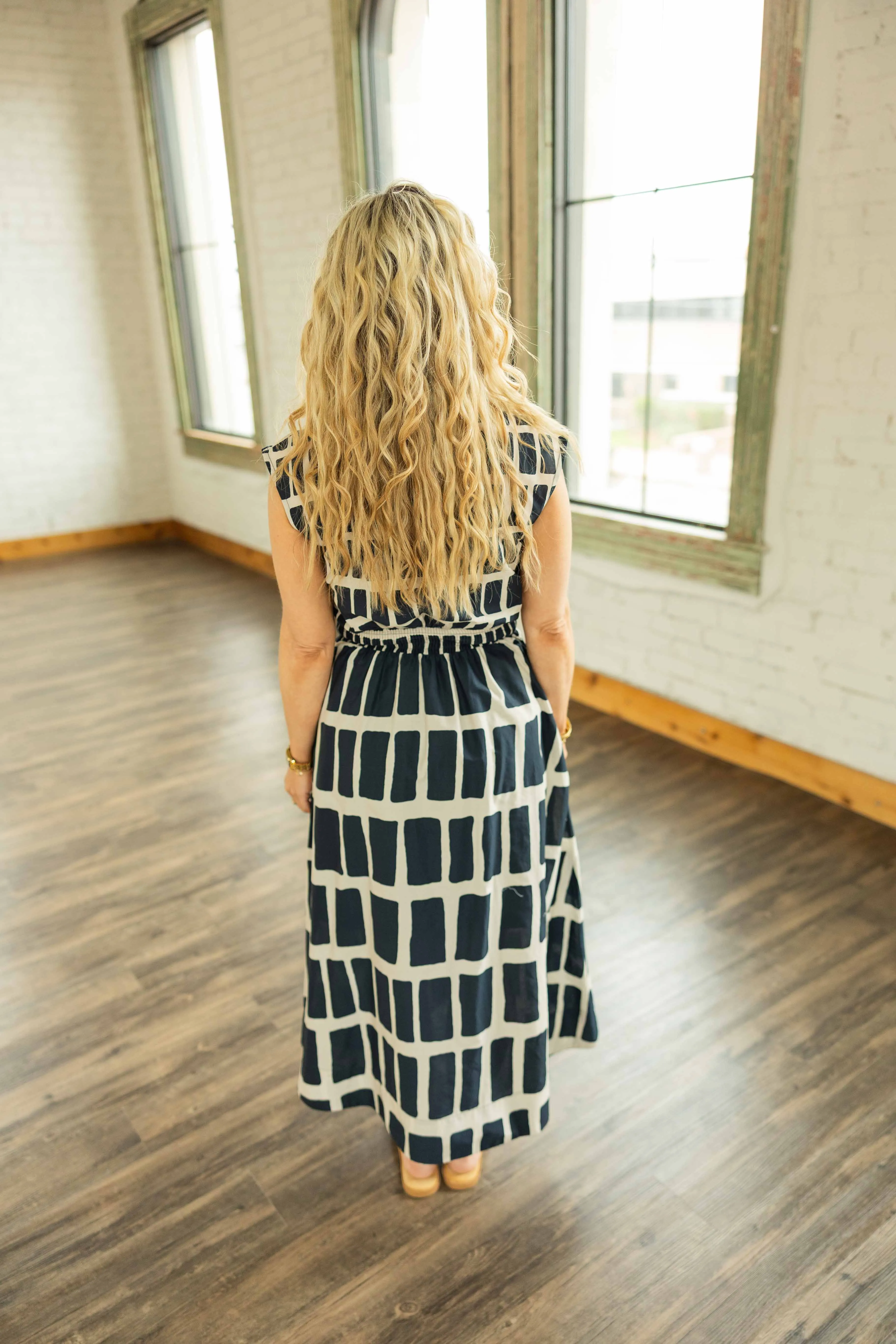 BRIANA ABSTRACT SLEEVELESS MIDI DRESS