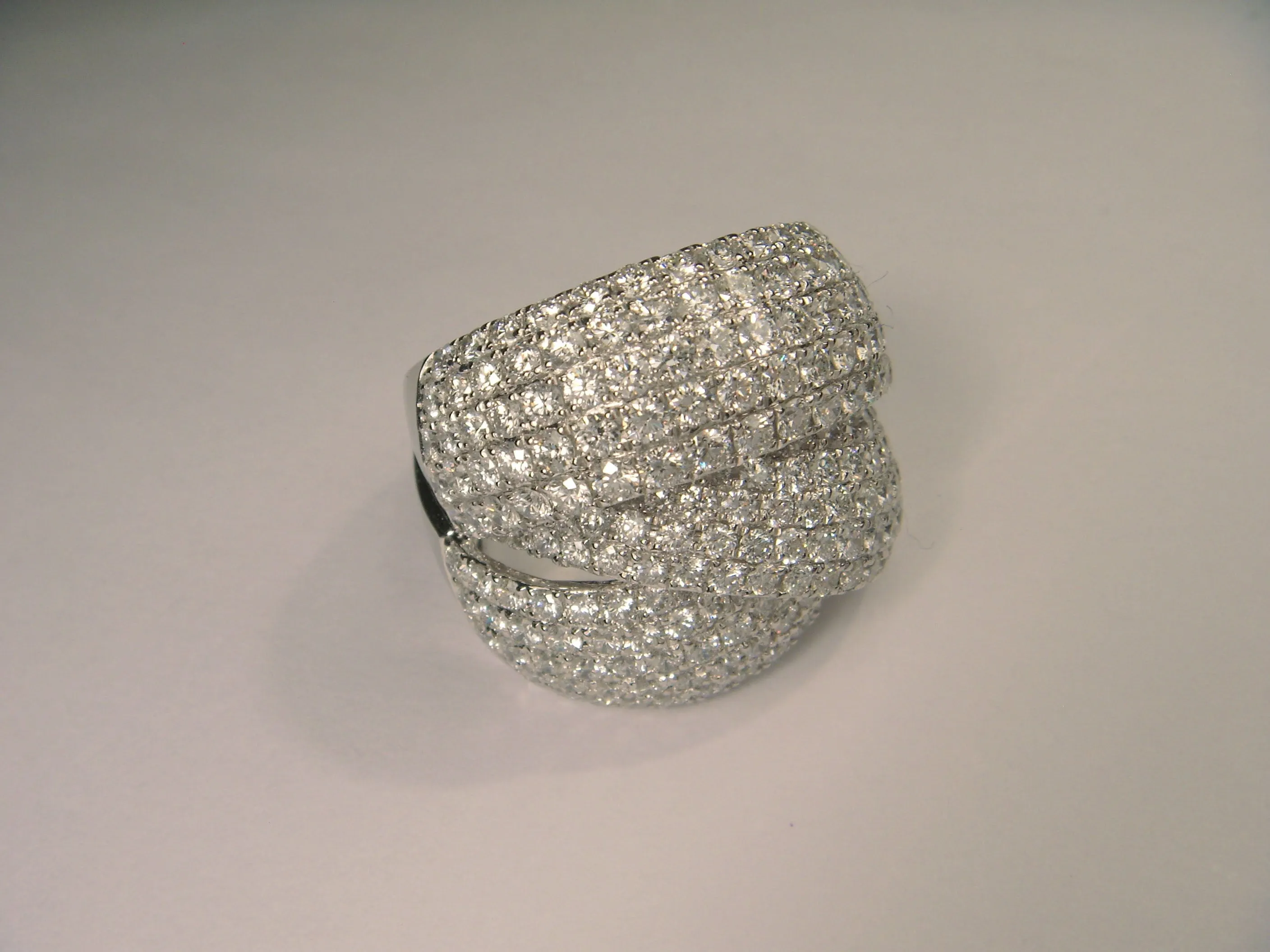 Exceptional 18K White Gold Diamond Designer Ring Band