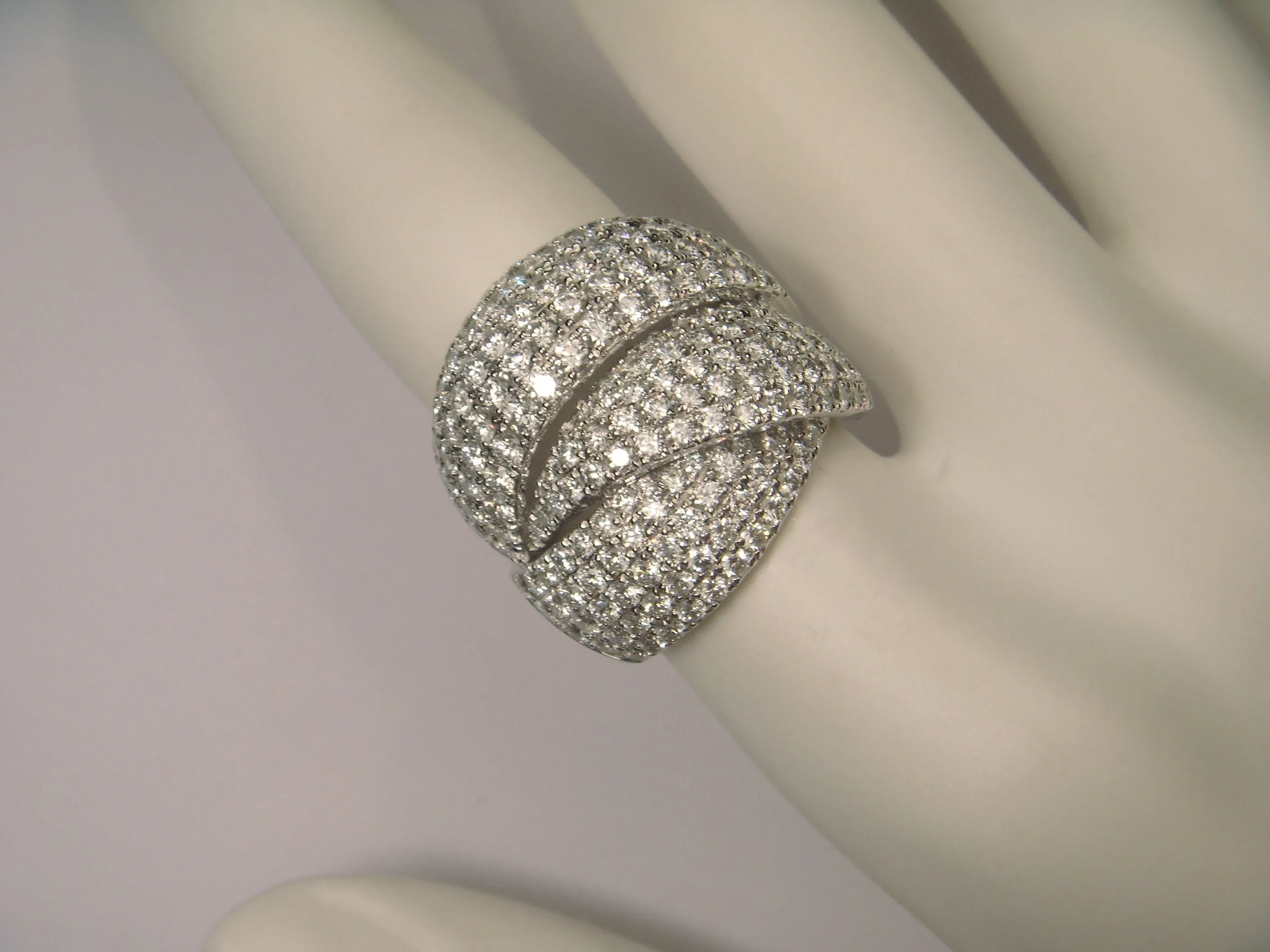 Exceptional 18K White Gold Diamond Designer Ring Band