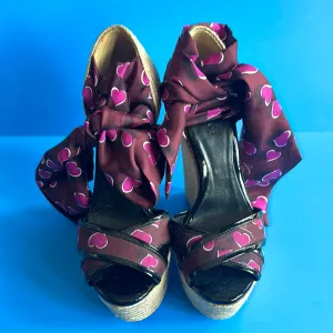 Gucci Carolina Heart Wedge Sandals