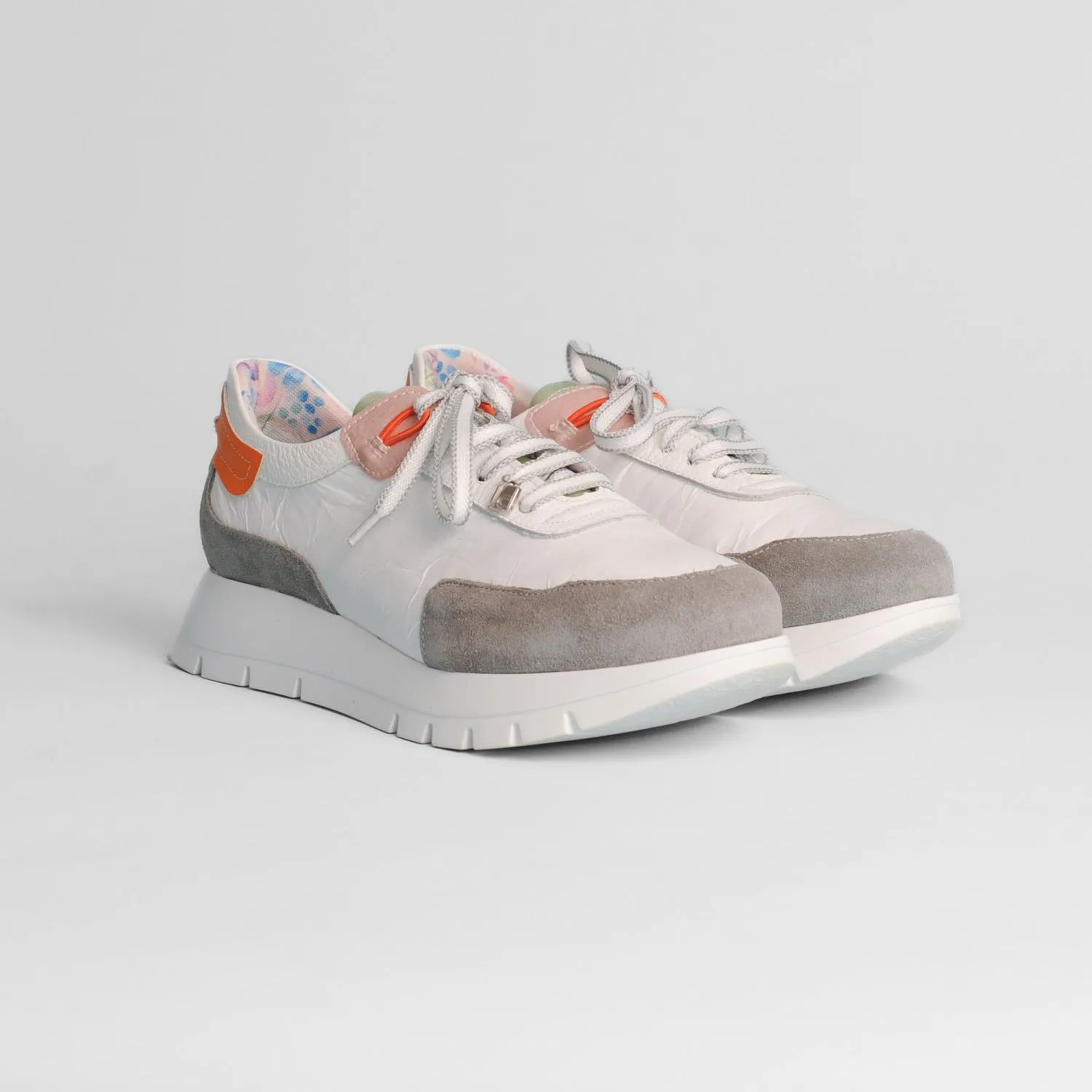 Jose Saenz - 2287 White and Grey Trainer