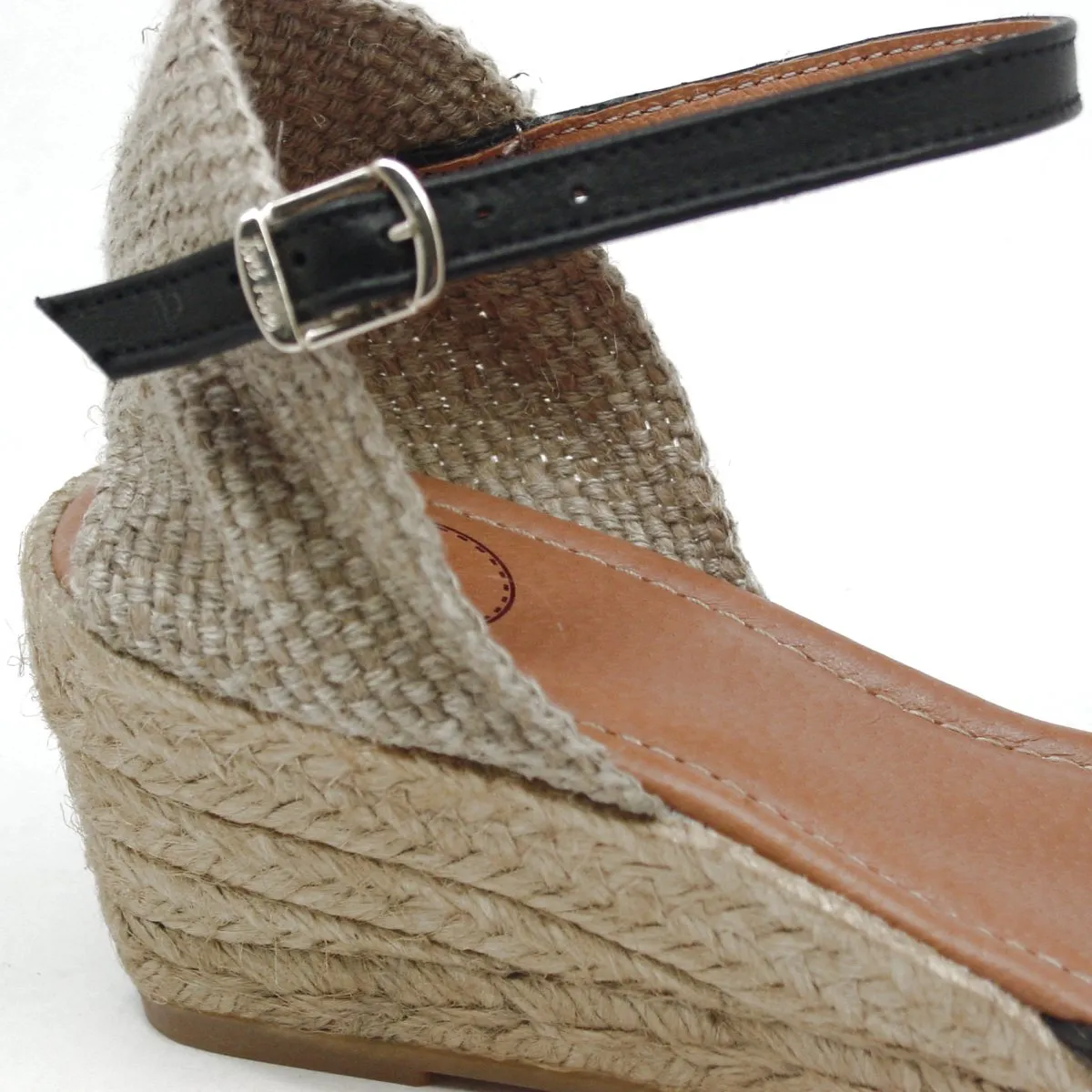 Llivia Black
