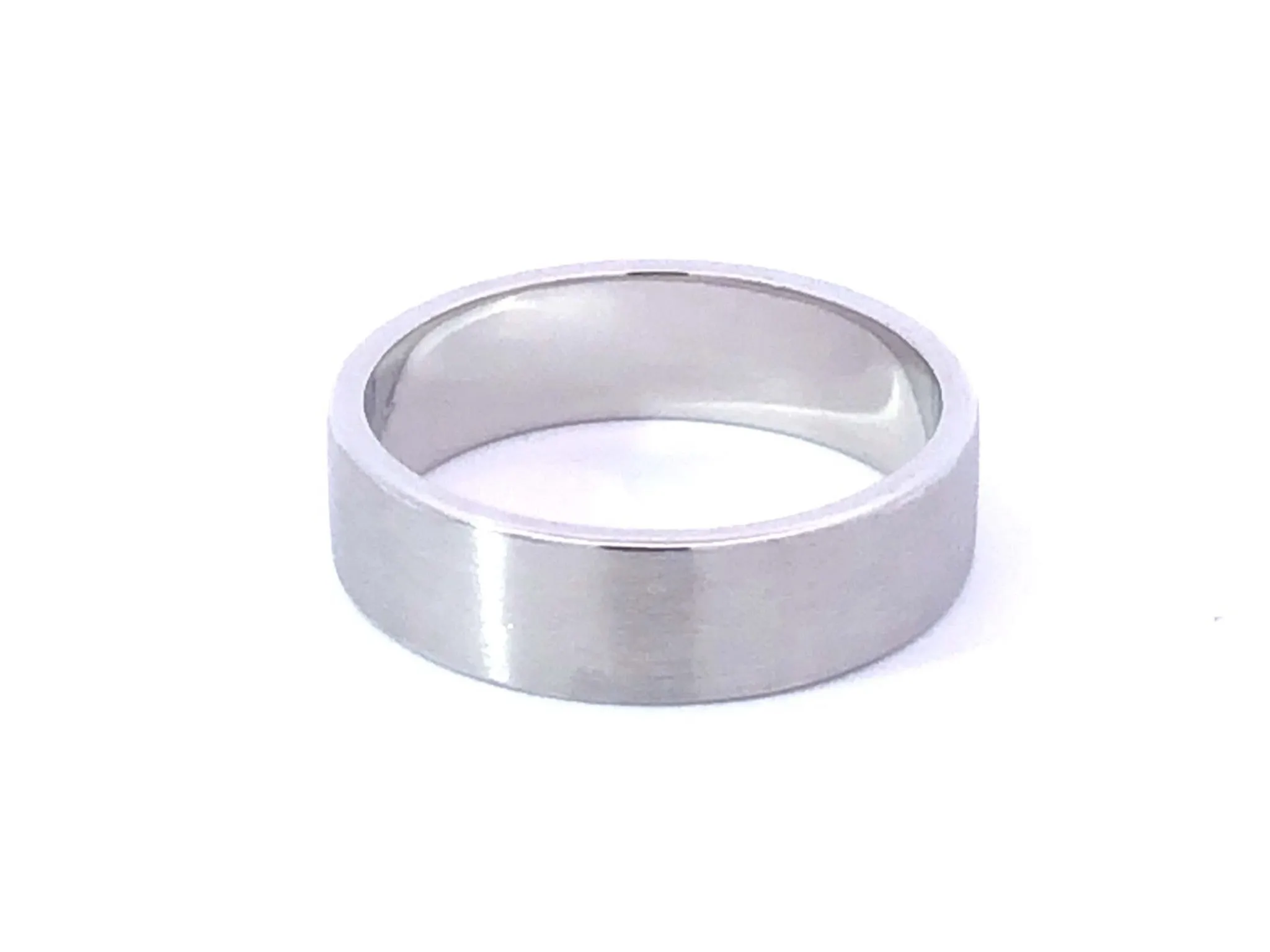 Mens Matte Finish Wedding Band Ring in Platinum. 6mm