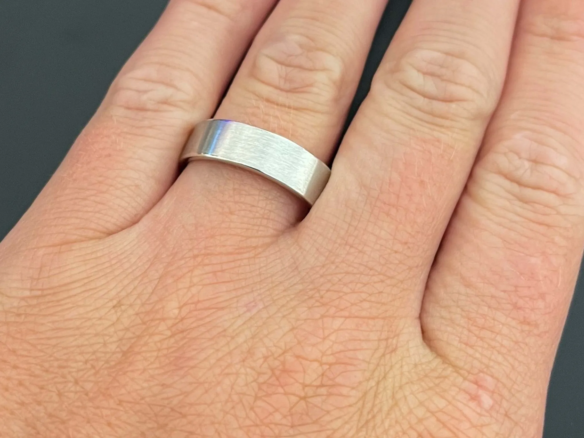 Mens Matte Finish Wedding Band Ring in Platinum. 6mm