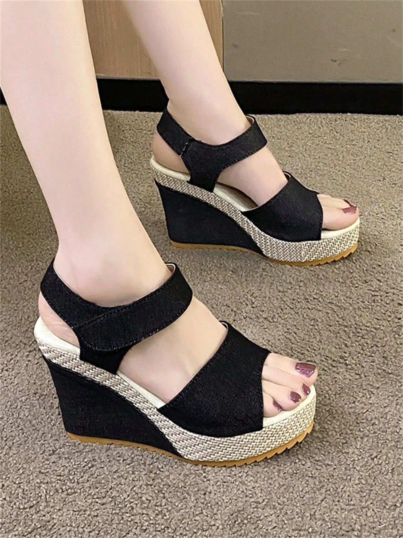 New Arrival Fashionable And Elegant Korean-Style Wedge Heel Thick-Soled Comfortable Women Sandals, Sole Sent At Random