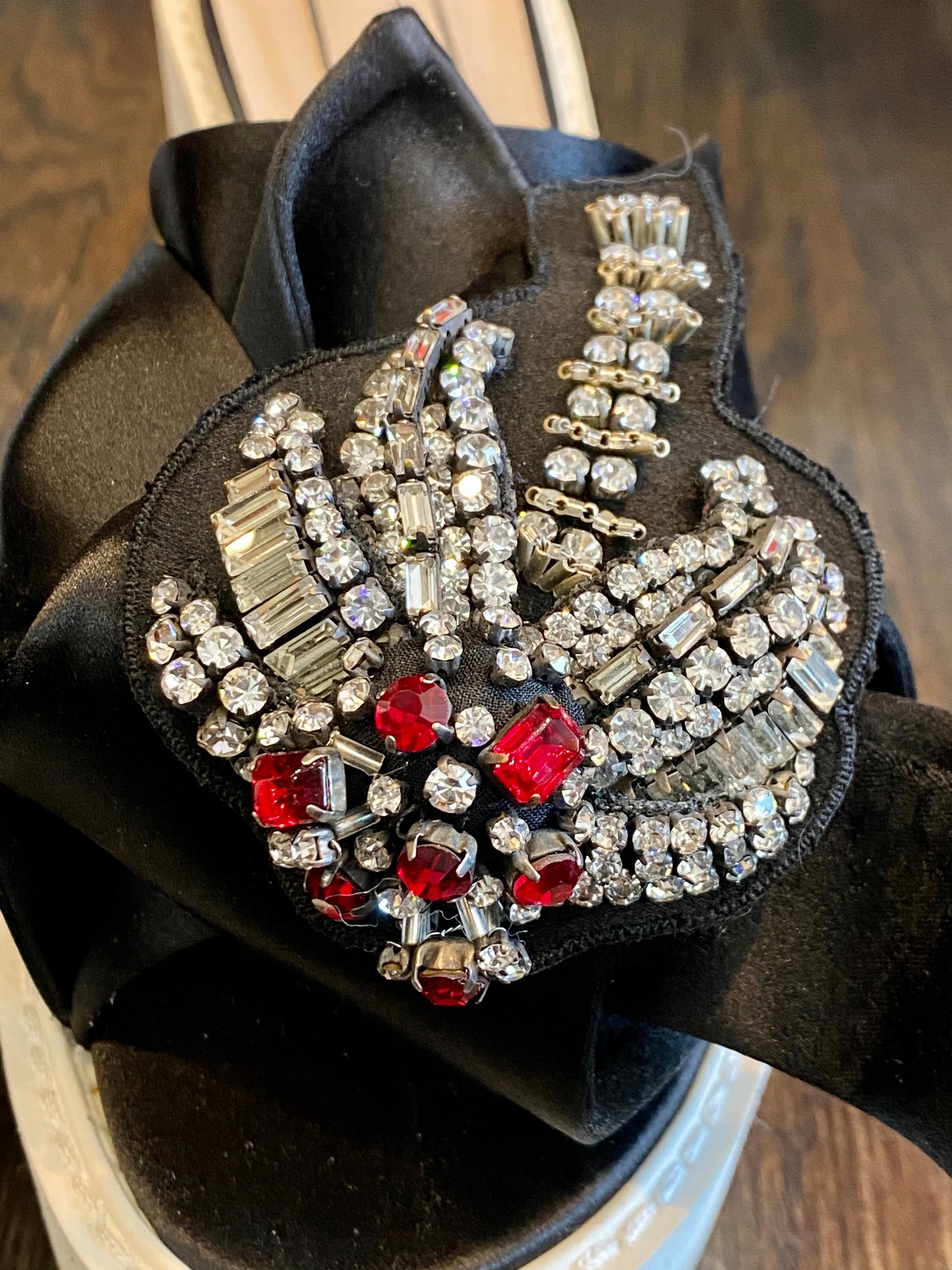 No. 21 embellished Satin Mules