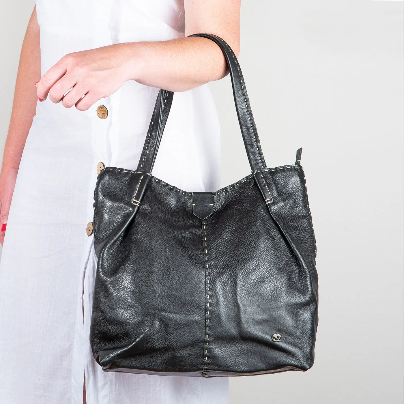 Novuka : Ladies Leather Handbag in Black Delta