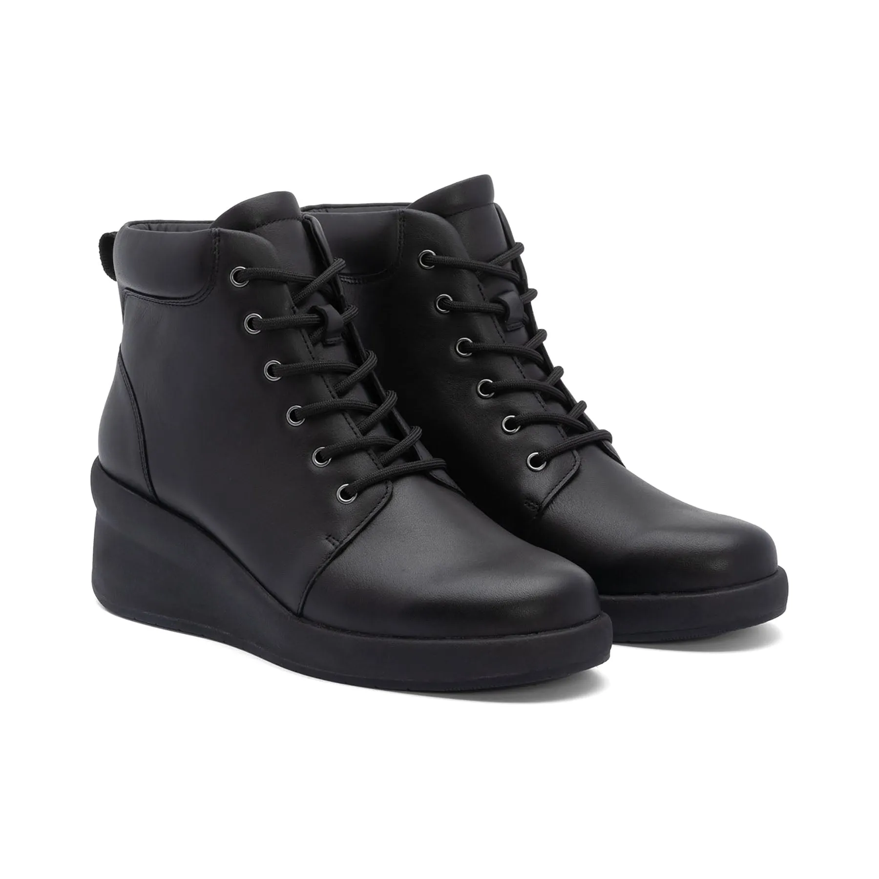 Passage Lace Up