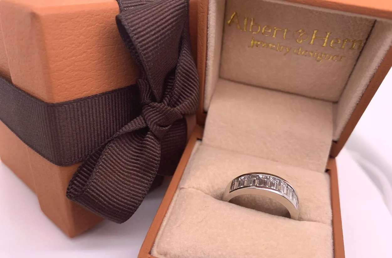 Ring Platinum Half Band Channel Setting Baguette Diamonds 1,64 cts
