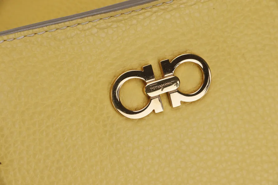 SALVATORE FERRAGAMO GANCINI (GU-21-D764) MEDIUM YELLOW GOLD HARDWARE, NO DUST COVER