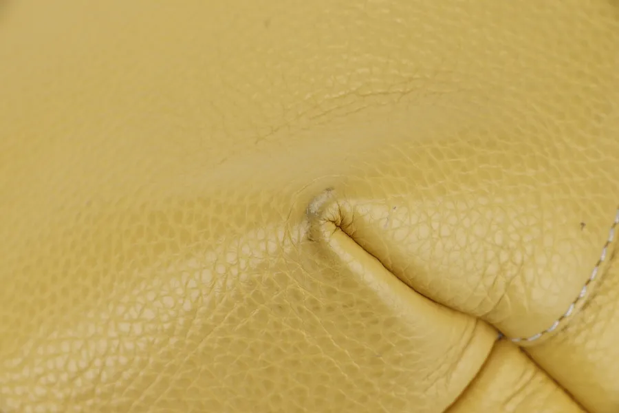 SALVATORE FERRAGAMO GANCINI (GU-21-D764) MEDIUM YELLOW GOLD HARDWARE, NO DUST COVER
