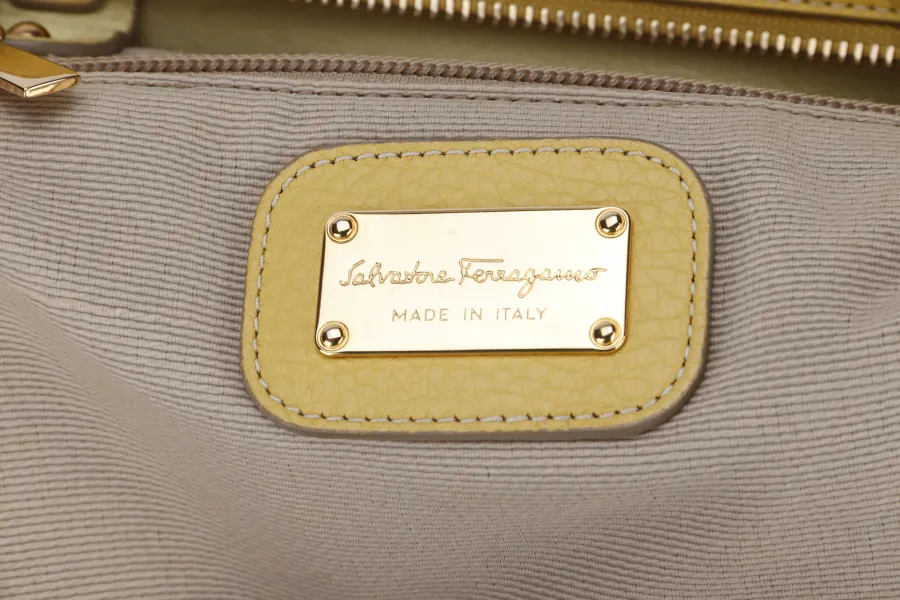 SALVATORE FERRAGAMO GANCINI (GU-21-D764) MEDIUM YELLOW GOLD HARDWARE, NO DUST COVER