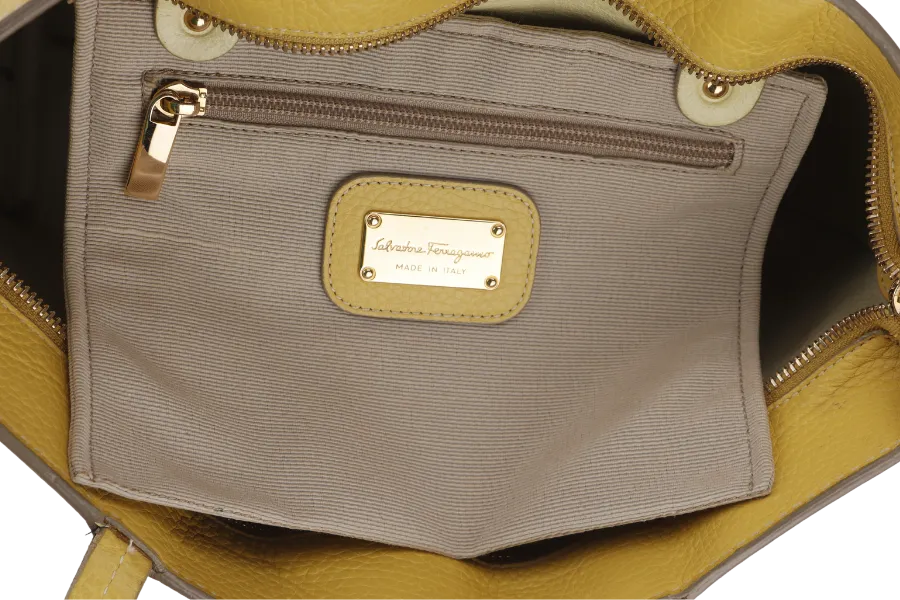 SALVATORE FERRAGAMO GANCINI (GU-21-D764) MEDIUM YELLOW GOLD HARDWARE, NO DUST COVER