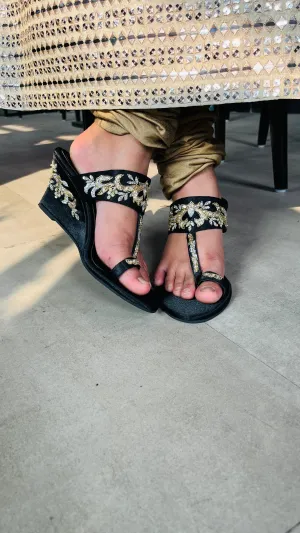 Sunehri Wedges