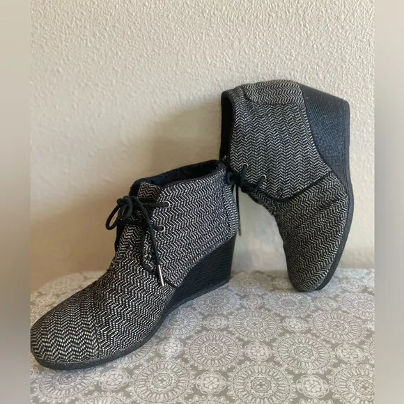 Toms~Black &amp; White~Tweed~Herringbone Desert~Lace-Up~Wedge~Bootie~Size 8.5
