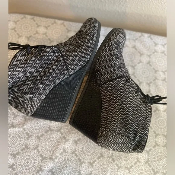 Toms~Black &amp; White~Tweed~Herringbone Desert~Lace-Up~Wedge~Bootie~Size 8.5