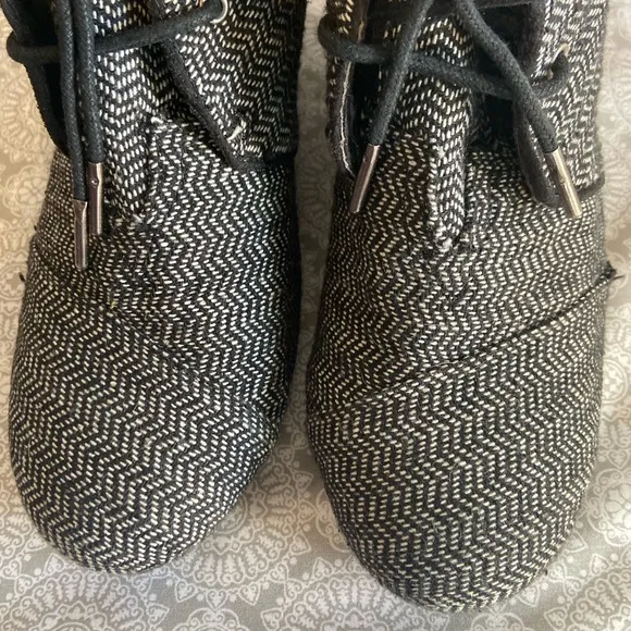 Toms~Black &amp; White~Tweed~Herringbone Desert~Lace-Up~Wedge~Bootie~Size 8.5