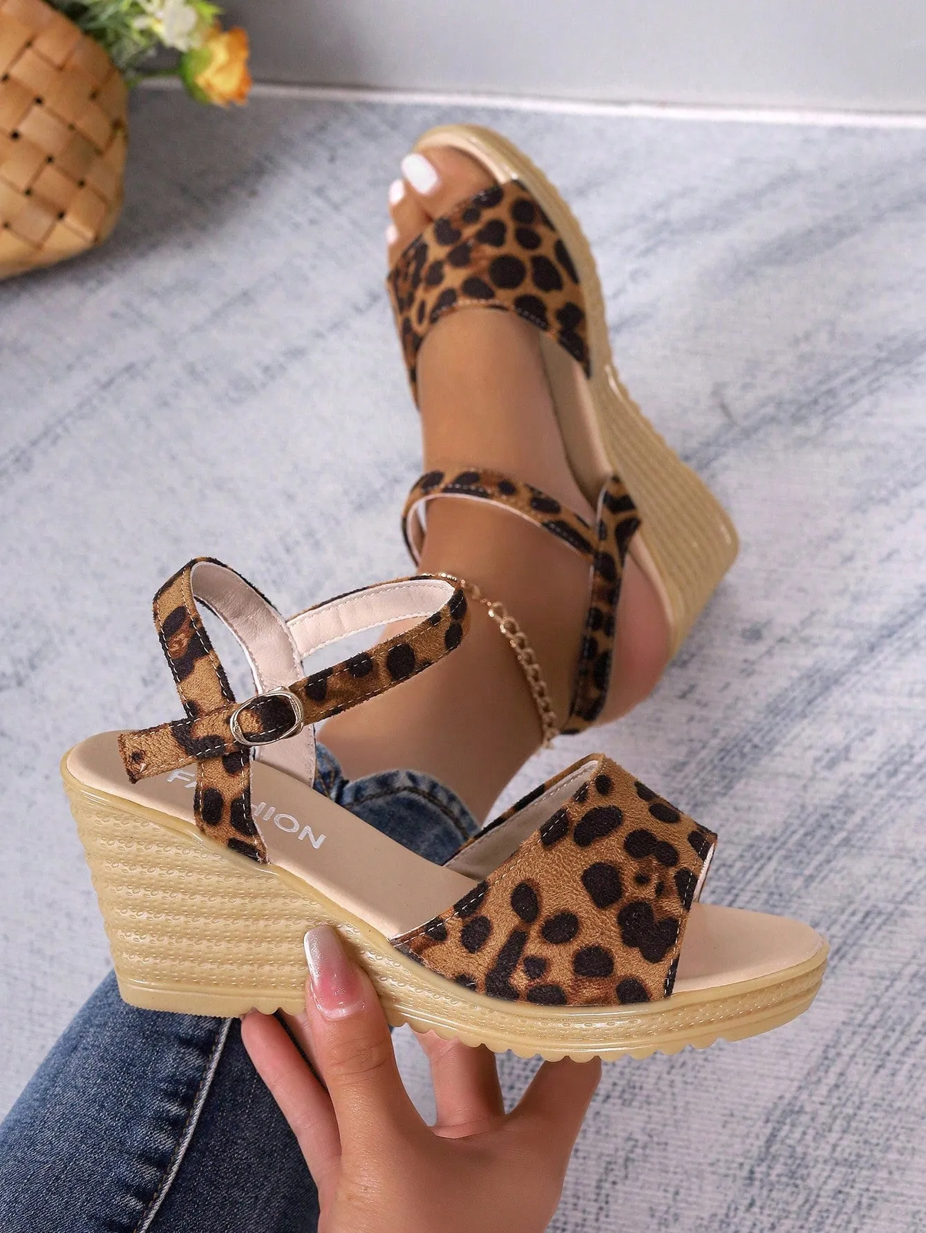 Women's Best Selling Fashionable Wedge Heel Thick Sole Sandals, Exquisite Embroidered Print Fabric, High Waterproof Platform, Back Strap, Wide Toe Box, Peep Toe, Summer Beach Shoes, High Heeled