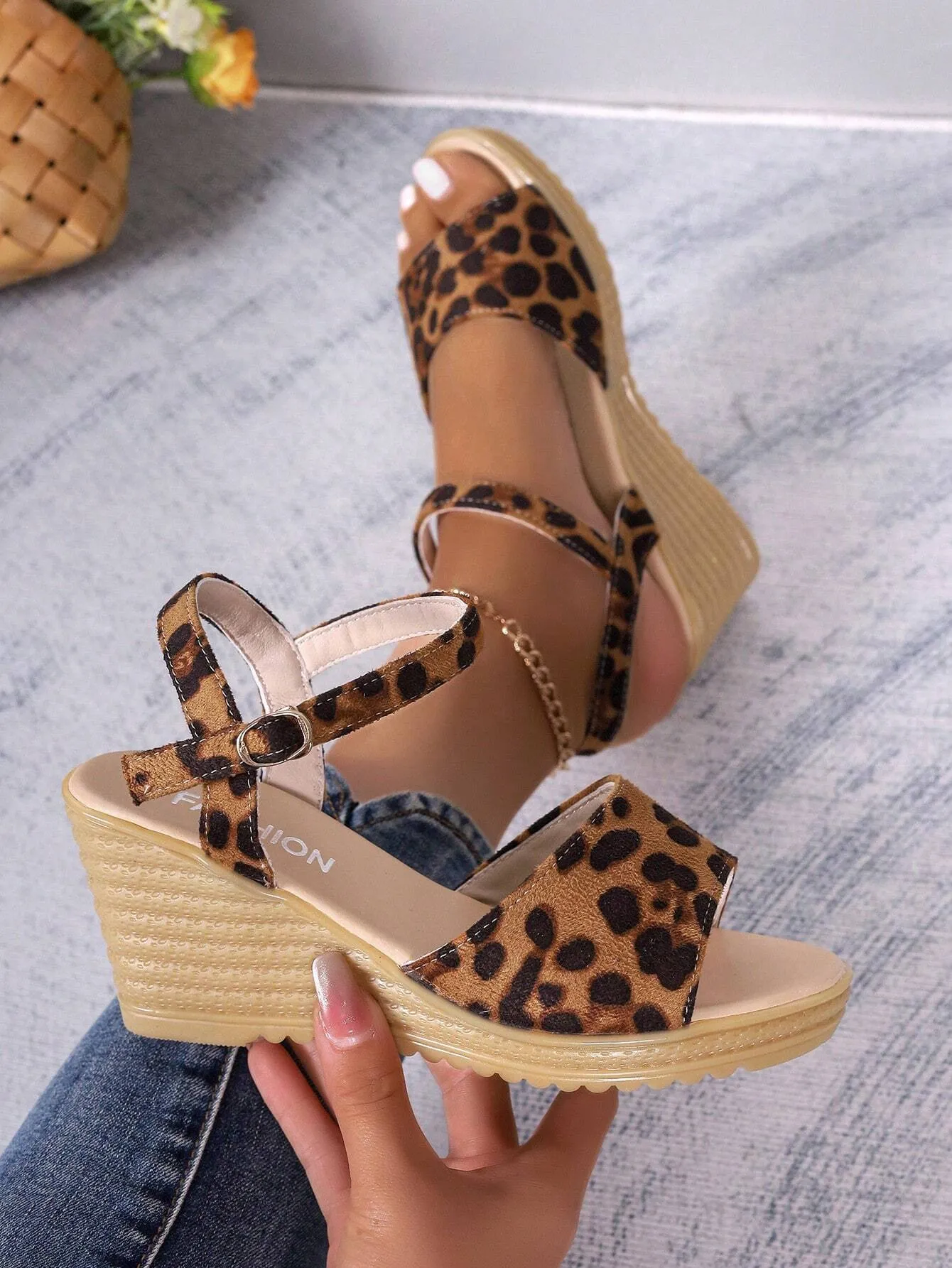 Women's Best Selling Fashionable Wedge Heel Thick Sole Sandals, Exquisite Embroidered Print Fabric, High Waterproof Platform, Back Strap, Wide Toe Box, Peep Toe, Summer Beach Shoes, High Heeled
