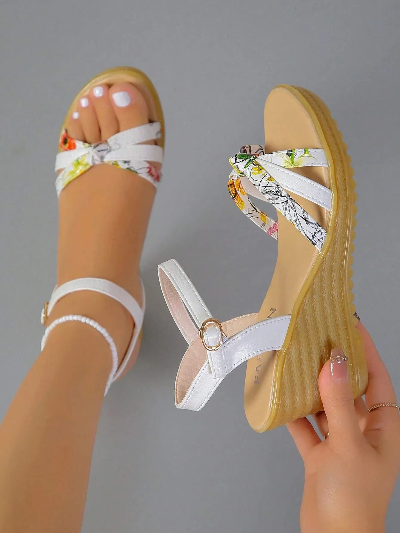 Women's Best Selling Fashionable Wedge Heel Thick Sole Sandals, Exquisite Embroidered Print Fabric, High Waterproof Platform, Back Strap, Wide Toe Box, Peep Toe, Summer Beach Shoes, High Heeled