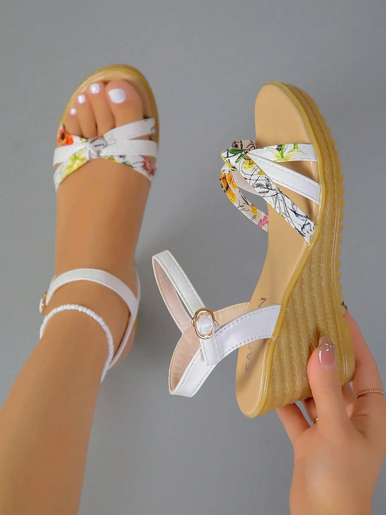 Women's Best Selling Fashionable Wedge Heel Thick Sole Sandals, Exquisite Embroidered Print Fabric, High Waterproof Platform, Back Strap, Wide Toe Box, Peep Toe, Summer Beach Shoes, High Heeled